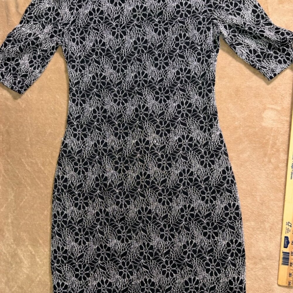 Candalate Women Medium‎ Black White Embroidered Floral Keyhole Back Fitted Dress